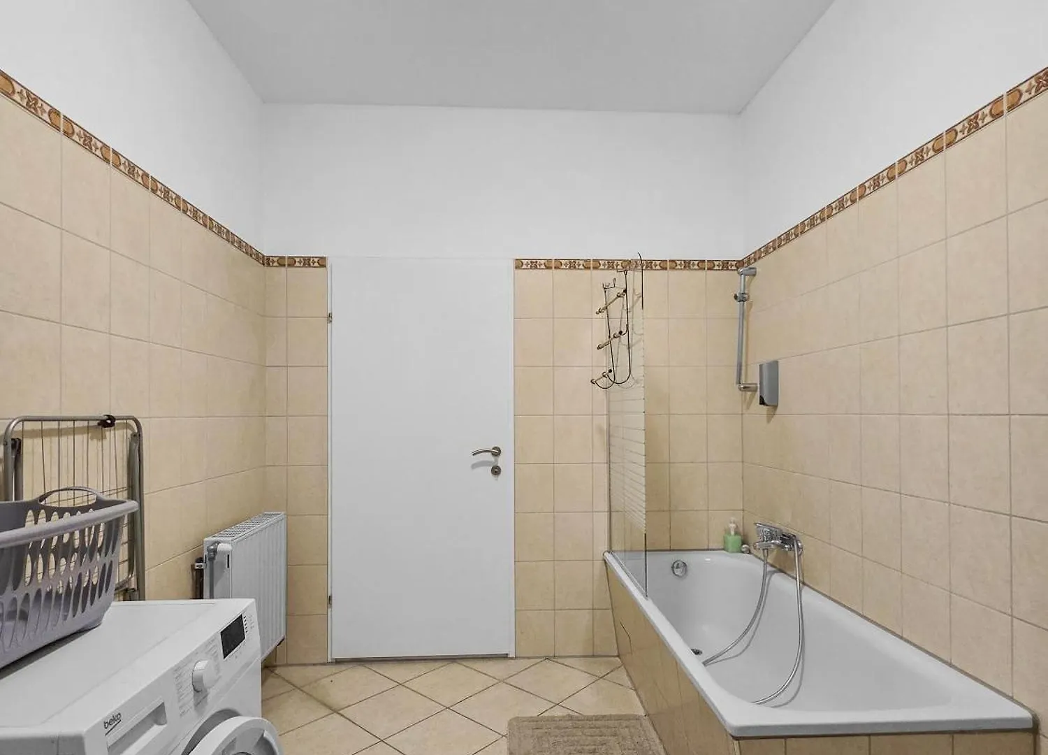 Three King-Size Beds, Three Bedrooms Viena